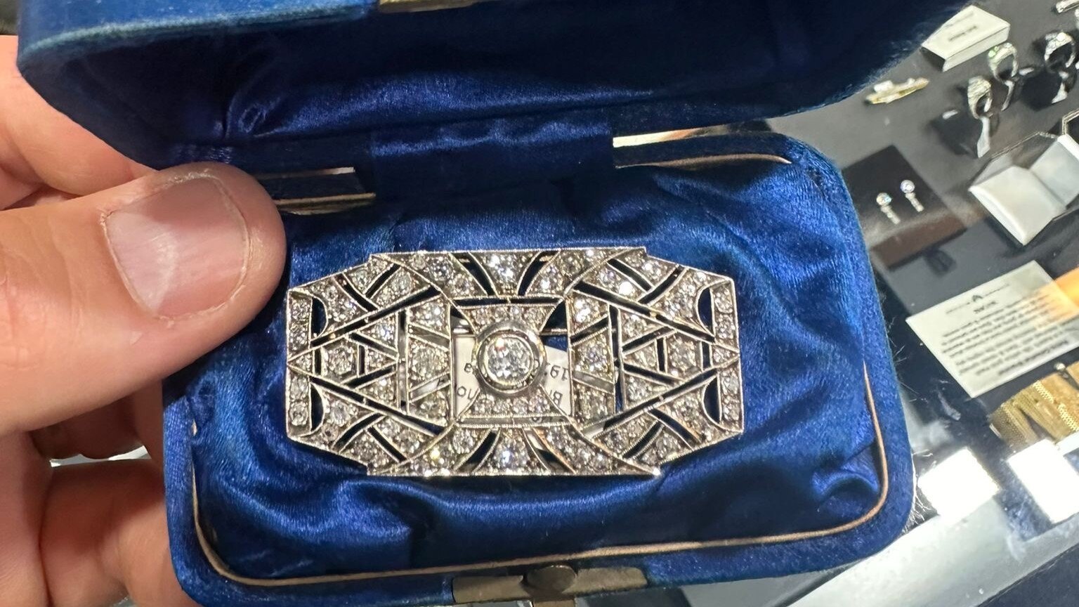 ART DECO DIAMOND BROOCH CIRCA 1920S