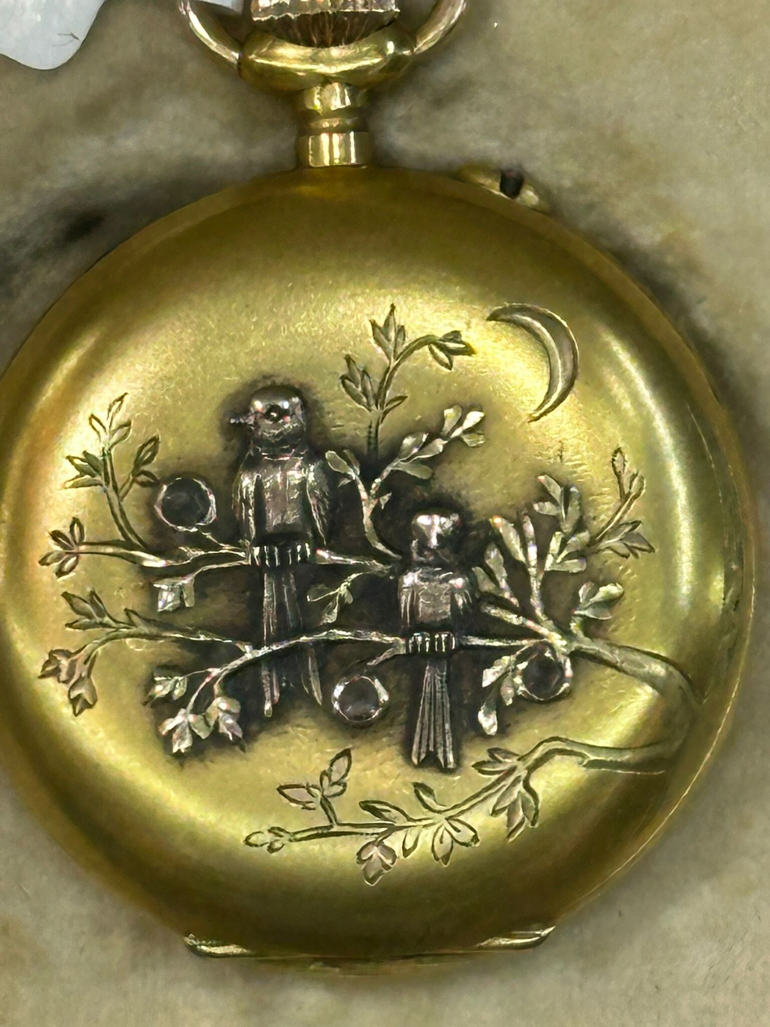 18K SWISS-MADE LADIES POCKET WATCH CIRCA 1900